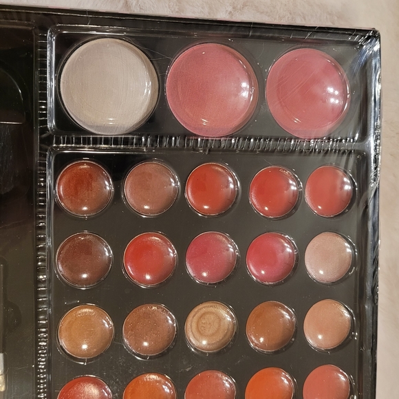 Jasmine La Belle Cosmetics New In Box 52 Piece Cosmetic Gift Set - Picture 10 of 11